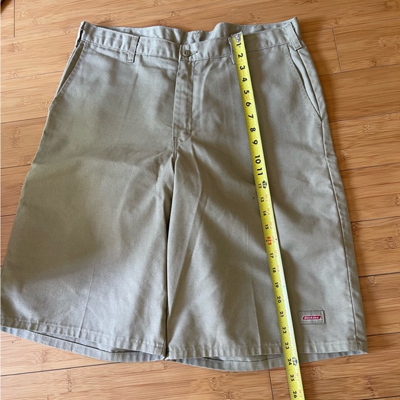Dickies Relaxed Fit Multi-Use Pocket Work Shorts, Khaki - Picture 16 of 16